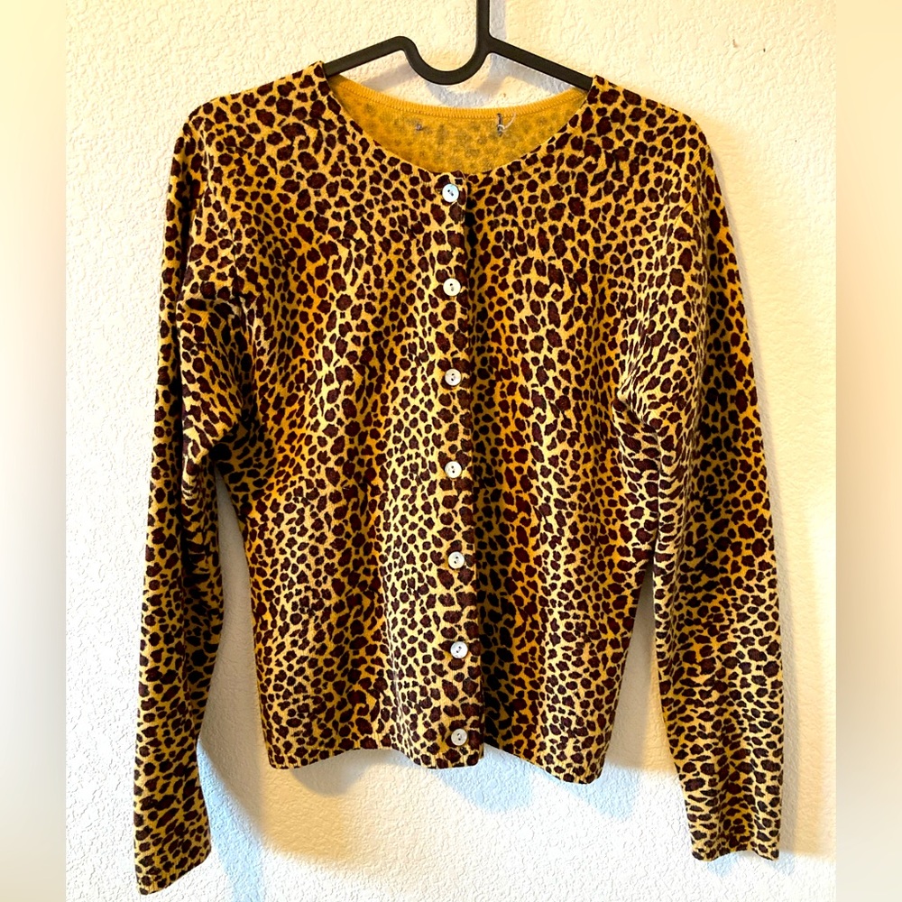 Cheetah print cardigan w/Mother of Pearl buttons. cotton blend. Sz sm-med.